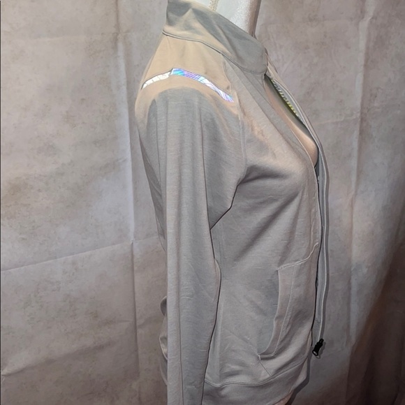 ASICS Track Jacket - Get Moving in Style! - Picture 6 of 9